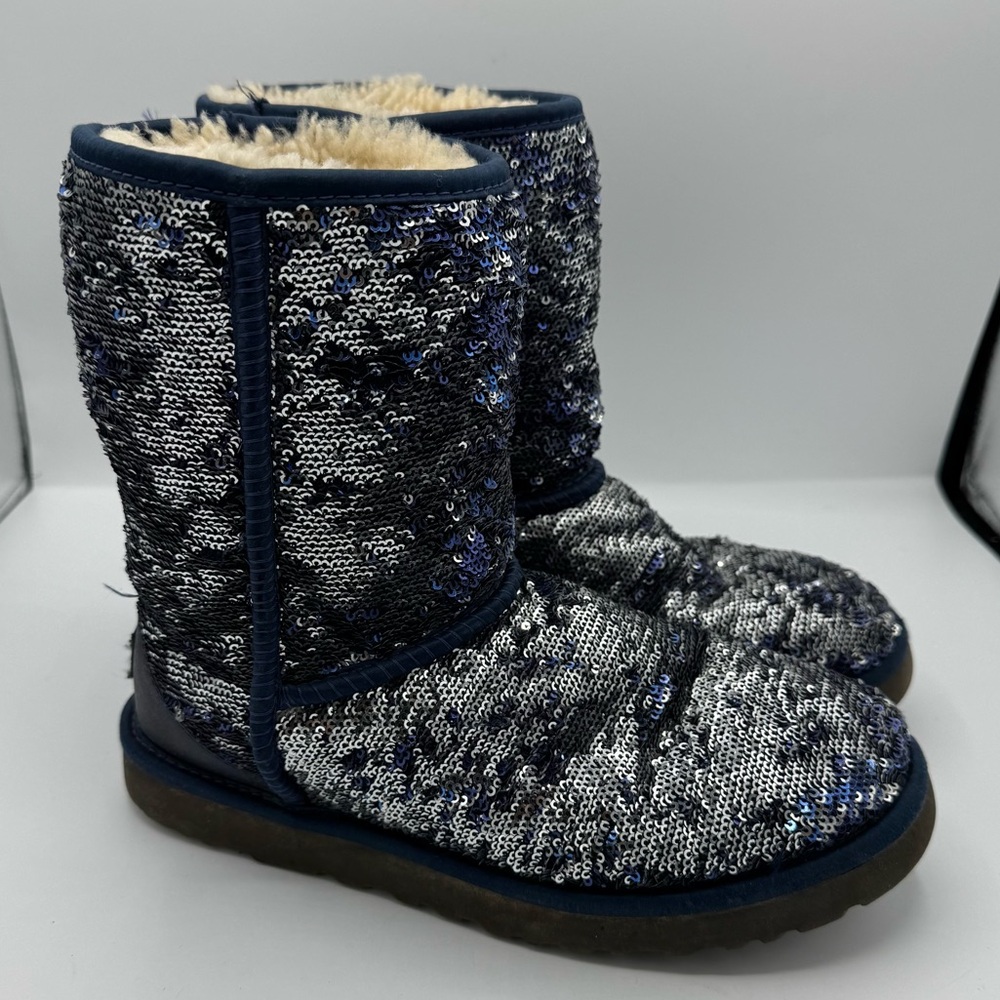 UGG Sherpa‎ Lined Silver Blue Sequins Boots Women’s size 7 glitter glam sparkle